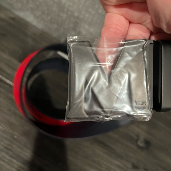 NWT MCM Claus Reversible Leather Belt Red Matte Black - Picture 6 of 9